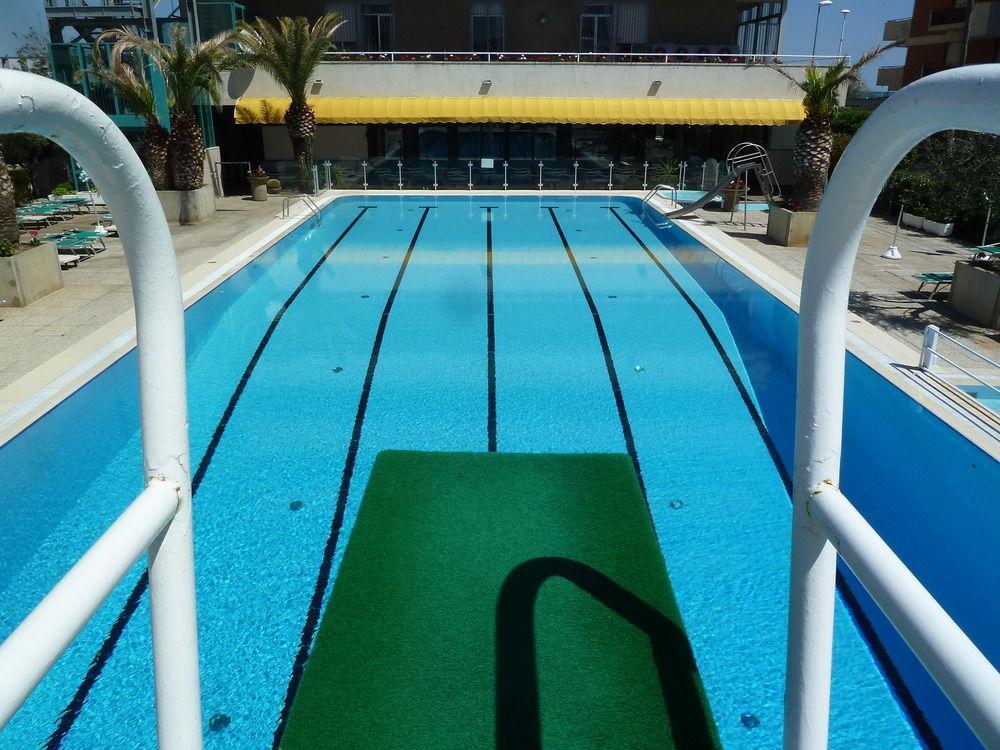 Hotel Cormoran Riccione Exterior foto